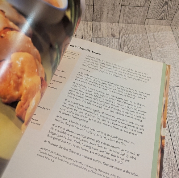 Williams Sonoma Backyard Barbecues Cookbook - Vibrant Cover - Picture 9 of 10